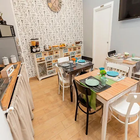 Vico Milano 18 4* 나폴리