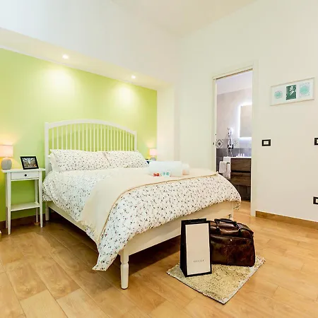 Bed & Breakfast Vico Milano 18 Naples