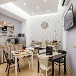 לינה וארוחת בוקר Vico Milano 18 נאפולי