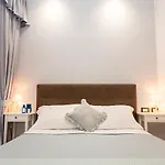 לינה וארוחת בוקר Vico Milano 18 4*