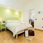 לינה וארוחת בוקר Vico Milano 18 נאפולי