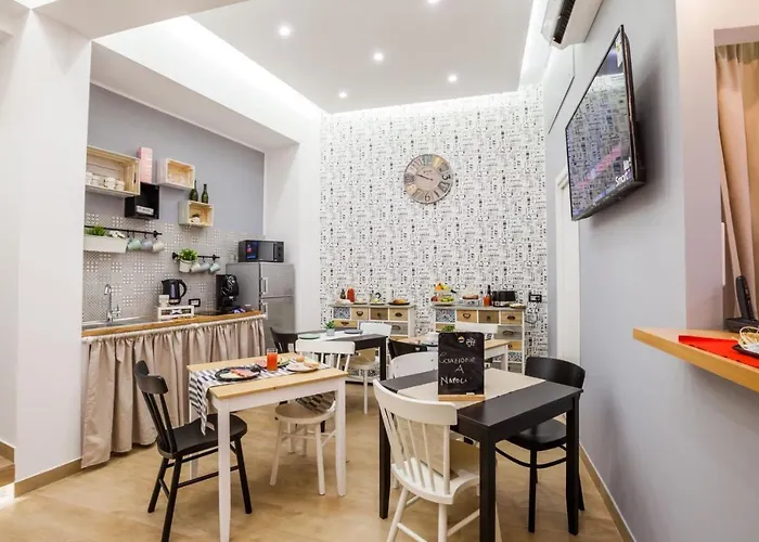 فندق مبيت وإفطار Vico Milano 18 نابولي