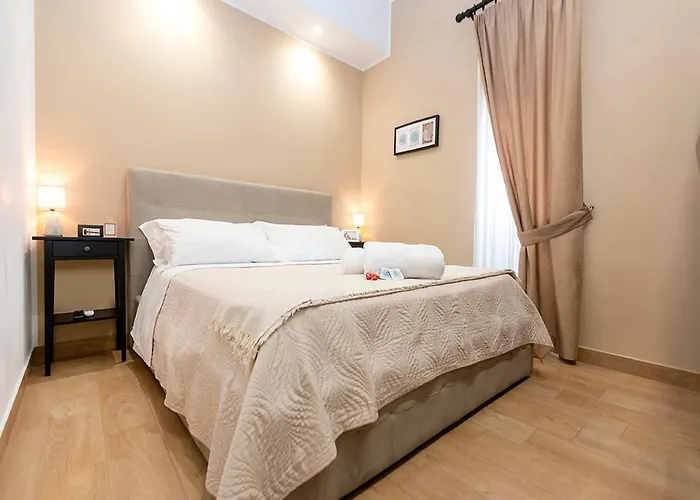 Vico Milano 18 4* Νάπολη