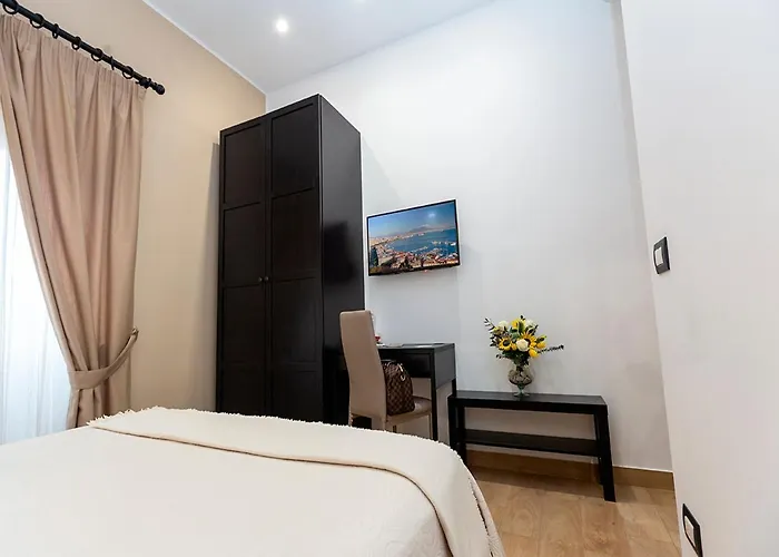 Vico Milano 18 Bed and Breakfast Νάπολη