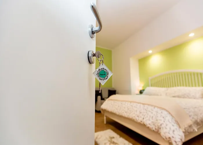 Bed and Breakfast Vico Milano 18 4*