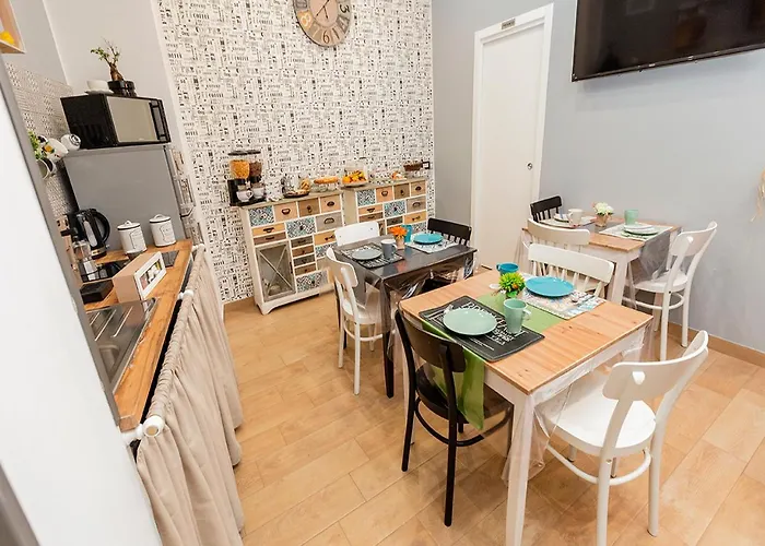 Vico Milano 18 4* Νάπολη