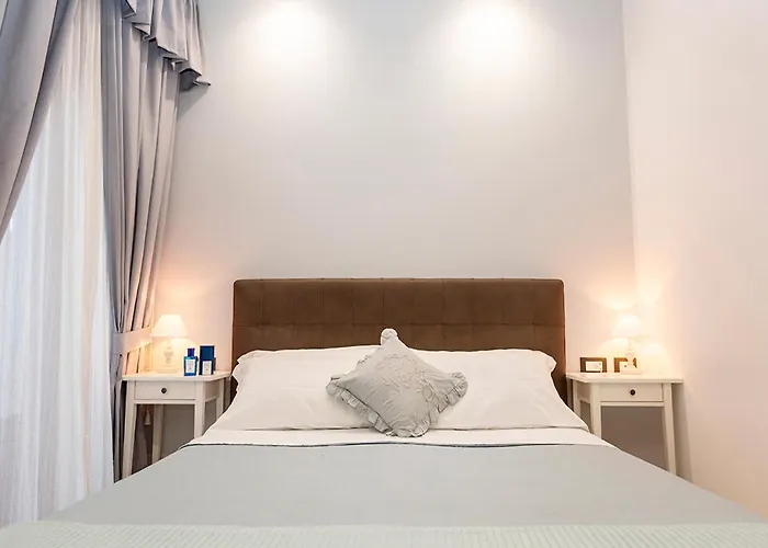 Bed and Breakfast Vico Milano 18 4*