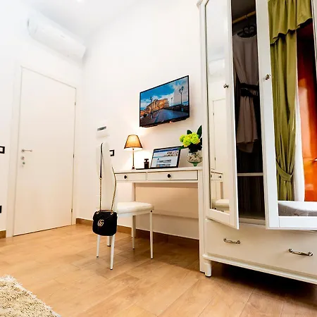 Vico Milano 18 4* Nápoles