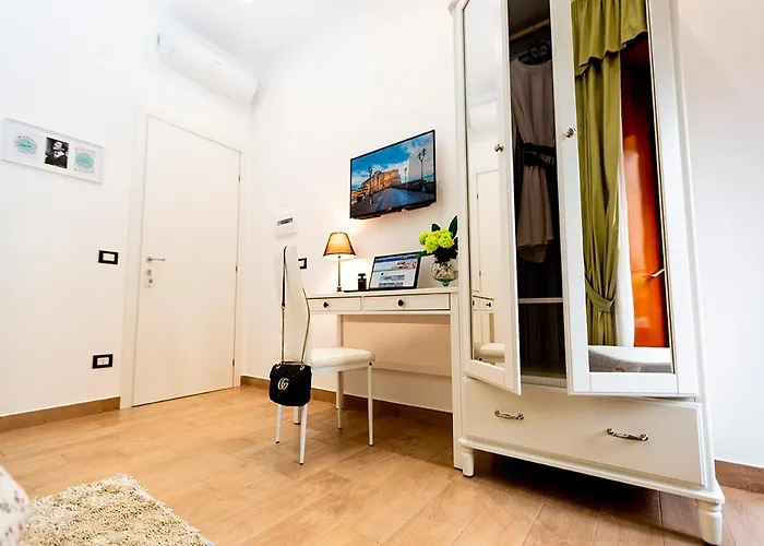 Vico Milano 18 4* Neapel